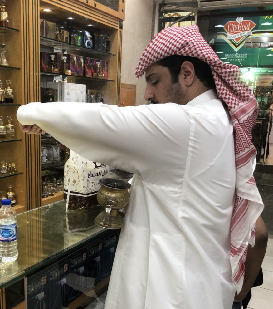 お香を焚きしめる