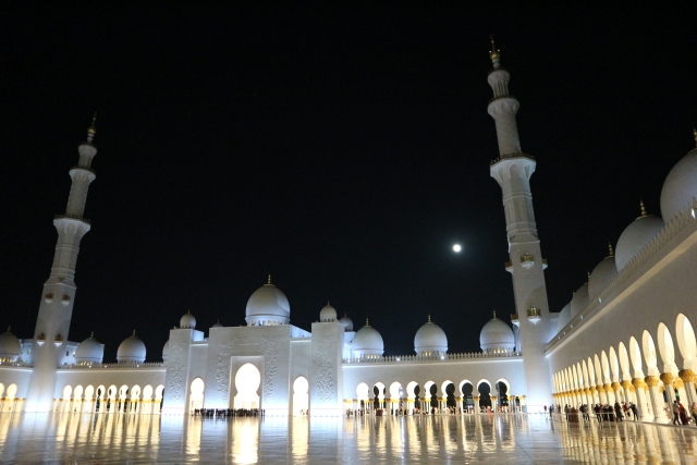 月とモスク