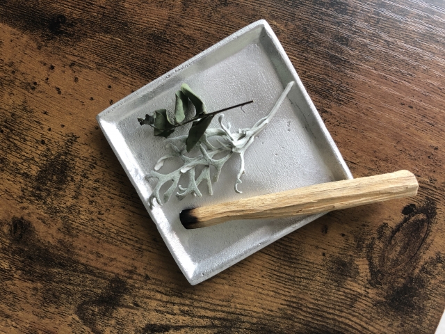 今注目の木のお香「パロサント」