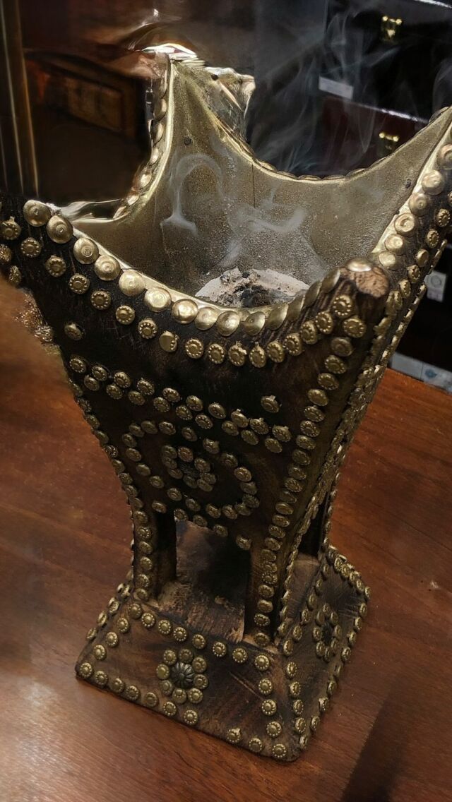 昔の香木　山城国伏見蜂須賀煙燻堂　祖父の遺品整理 正倉院の香木「蘭奢待」伐採は8〜9世紀 年代測定 - 日本経済新聞